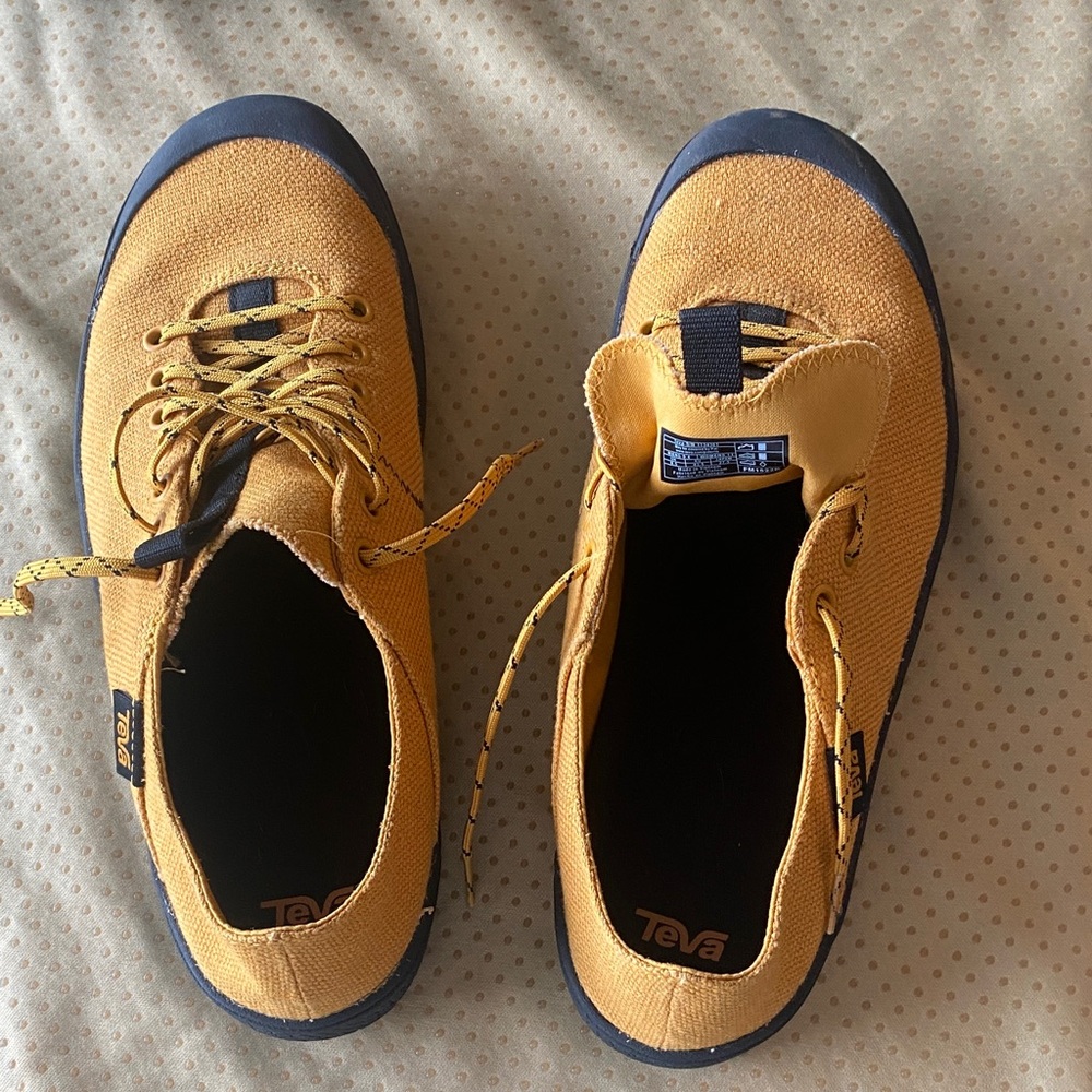 Teva Men's Mustard and Navy Sneakers